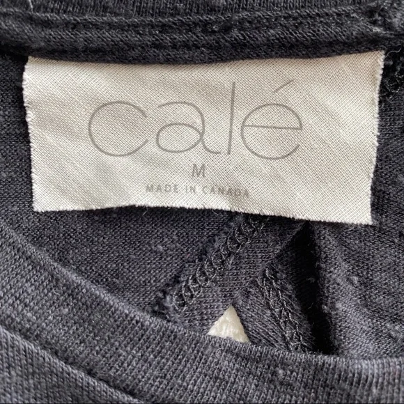 CALE Knotted Hem Tee Black size M - Picture 7 of 8